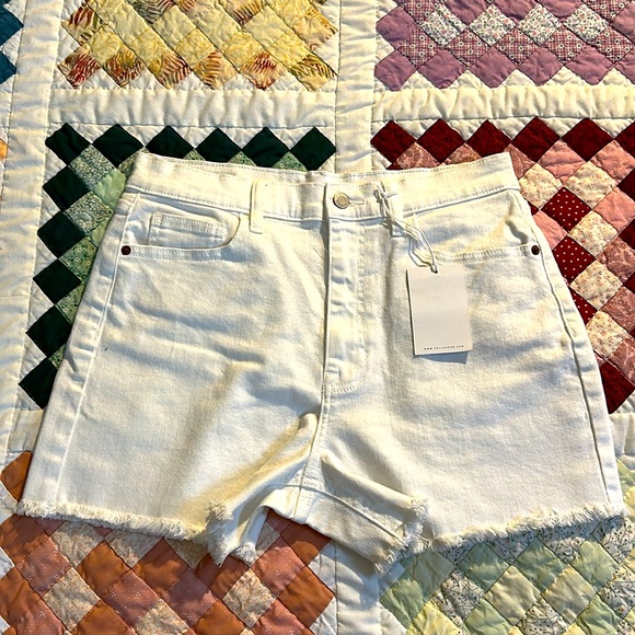 NEW Women's White Cello HighRise Mom Denim Frayed Hem Shorts Large - Picture 7 of 11